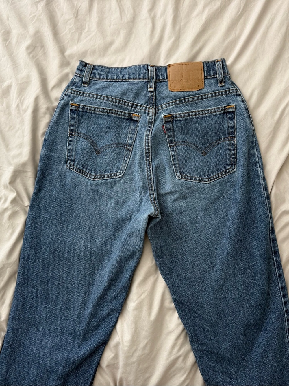 Vintage Levi’s 550 USA Made Relaxed Fit Jeans Medium Wash Red Tab 90s
